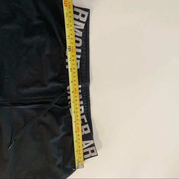 ✨Free with Purchase✨ Underarmour athletic shorts - Picture 3 of 5